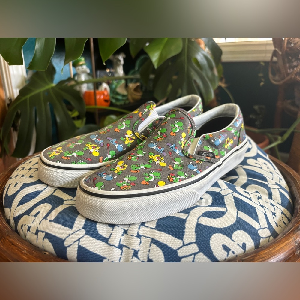 Yoshi Super Mario vans - US kids size 6 or women’s 7.5